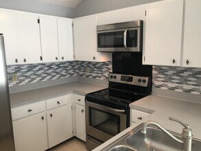 3065 Yorktown Cir in Fort Walton Beach, FL - Building Photo - Building Photo