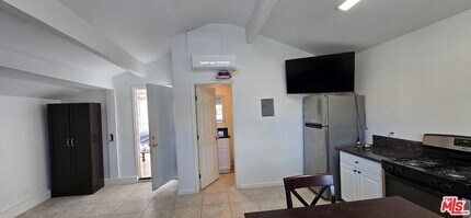 17550 Willard St in Los Angeles, CA - Building Photo - Building Photo