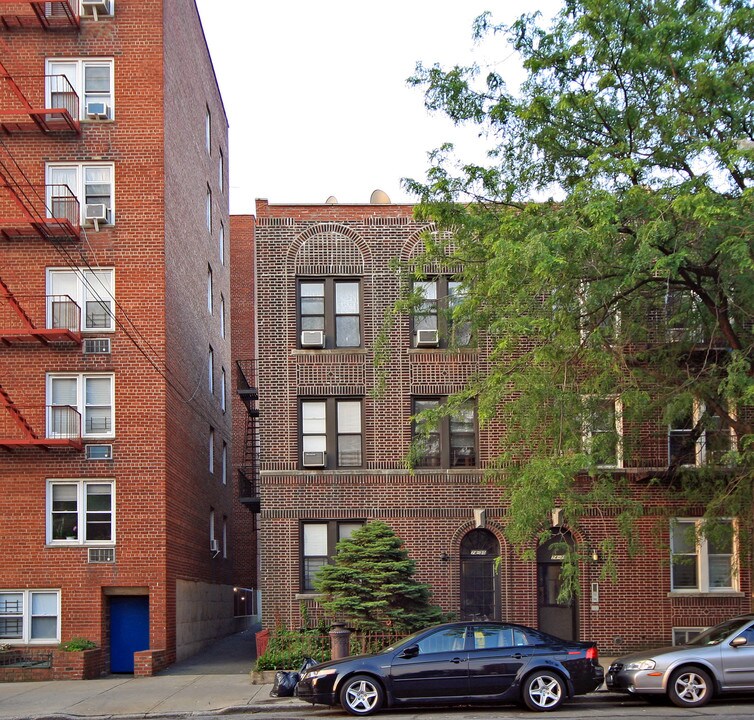 74-30 Woodside Ave in Flushing, NY - Building Photo