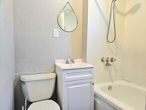 5008 Ave S in Galveston, TX - Building Photo - Building Photo