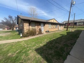 217 Pine Meadow Dr in Kennedale, TX - Building Photo