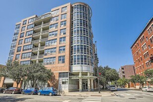 1200 W Monroe St, Unit 812 in Chicago, IL - Building Photo