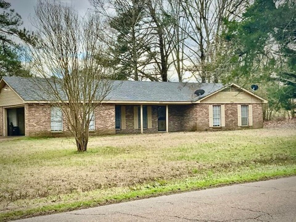 836 McCluer Rd in Jackson, MS - Building Photo