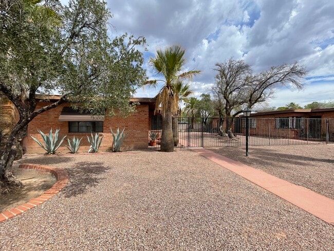 property at 2334 N Richey Blvd