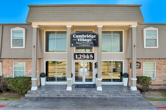 Cambridge Village Apartments in Houston, TX - Foto de edificio - Building Photo