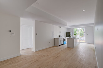 153 Mary St in Barrie, ON - Building Photo - Building Photo
