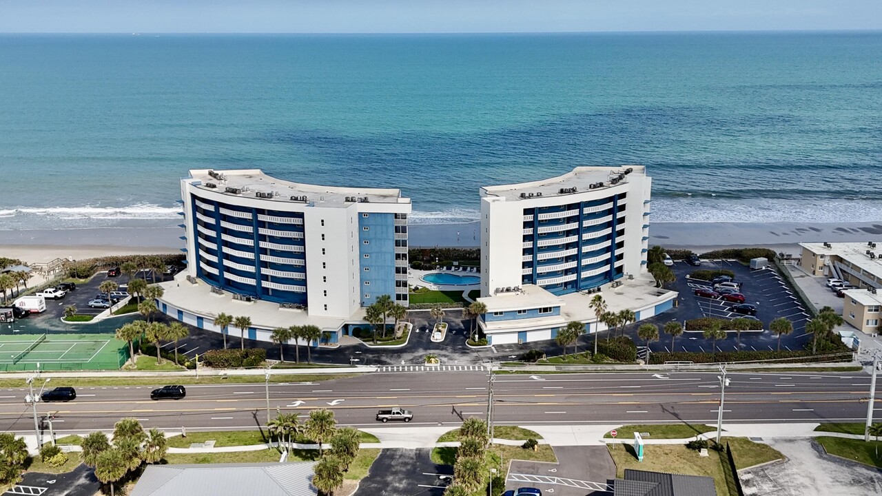 1175 Florida A1A in Satellite Beach, FL - Foto de edificio