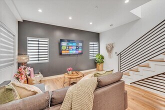 14541 Weddington St in Los Angeles, CA - Building Photo - Building Photo