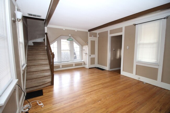 property at 422 N Cedar St