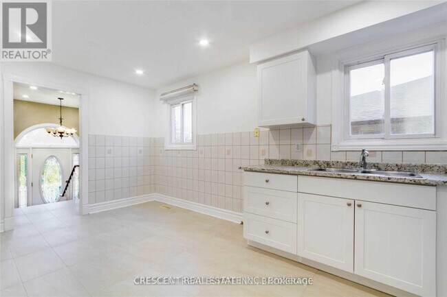 4036 Dunmow Crescent in Mississauga, ON - Building Photo - Building Photo