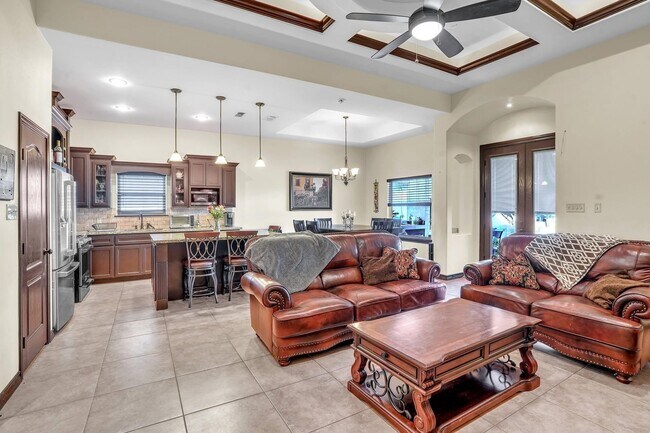 317 Altozano Dr in Laredo, TX - Building Photo - Building Photo