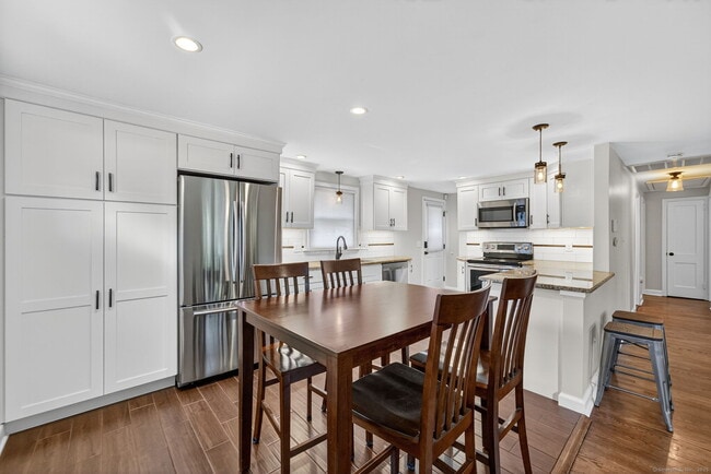 222 Robbins Ave in Newington, CT - Building Photo - Building Photo