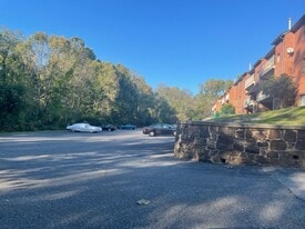 Bridgewater Apartments in Brookhaven, PA - Building Photo