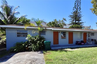 2653 NE 211th Terrace in Miami, FL - Foto de edificio - Building Photo