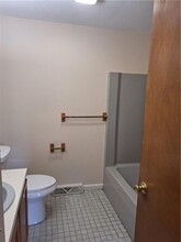 38 Manchester St-Unit -K in West Warwick, RI - Foto de edificio - Building Photo