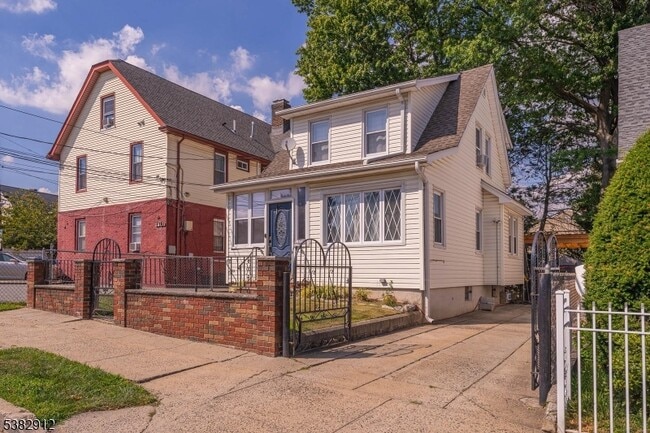 1379 Garfield Pl in Elizabeth, NJ - Building Photo - Building Photo