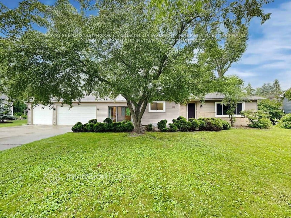 302 Zinnia Ln N in Plymouth, MN - Building Photo