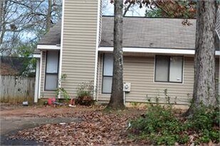 225 Somerset Dr in Warner Robins, GA - Building Photo