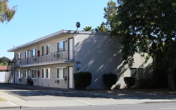 Sunny Side Apartments in Fairfield, CA - Building Photo - Building Photo