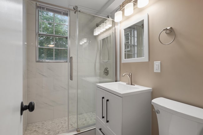 1901 N Rhodes Street, Unit #43