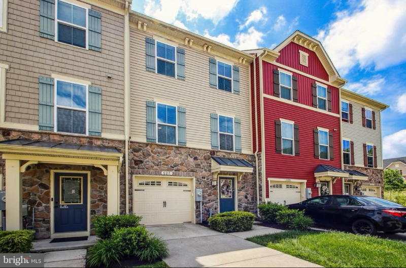 527 Fox River Hills Way in Glen Burnie, MD - Building Photo