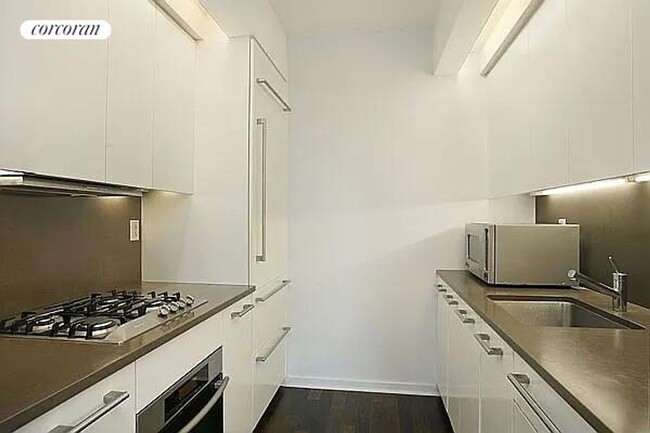 340 E 23rd St in New York, NY - Building Photo - Building Photo