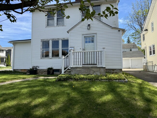 15 Overland Ave in Bridgeport, CT - Building Photo - Building Photo