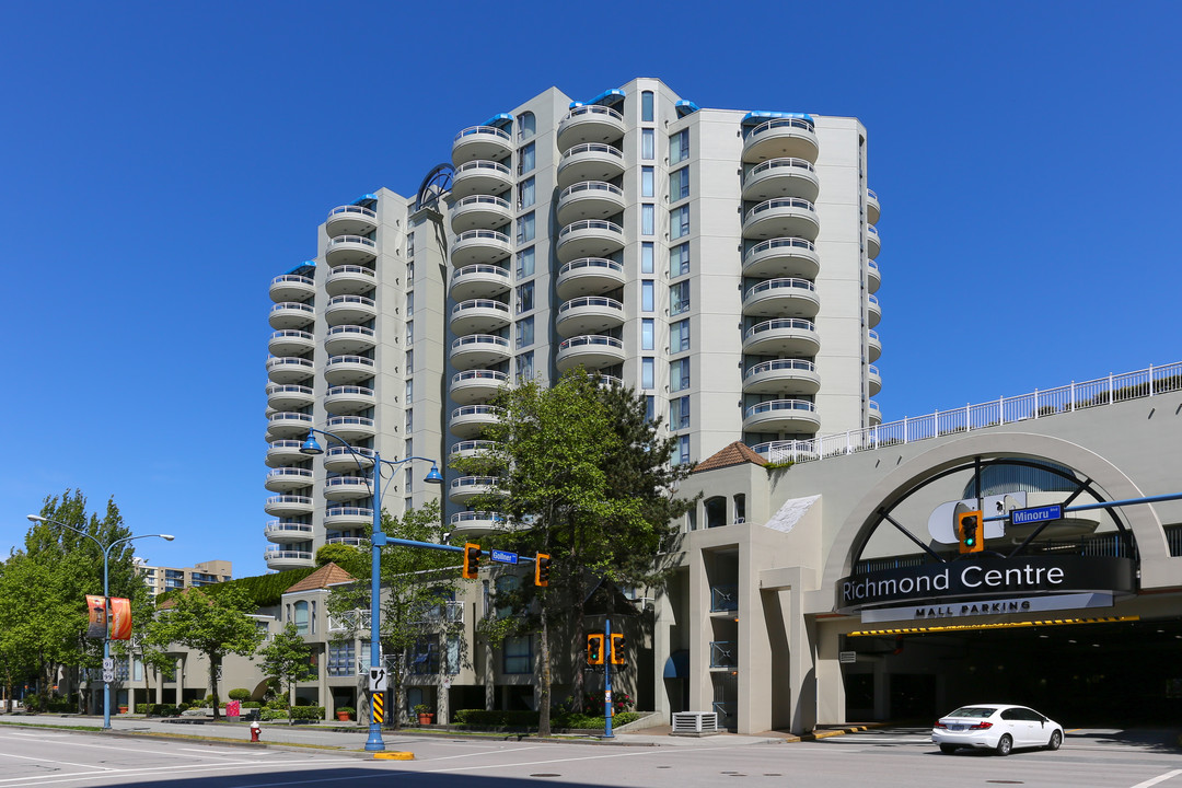 Horizon in Richmond, BC - Building Photo