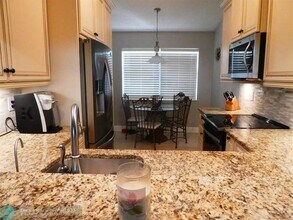 7593 Tahiti Ln in Greenacres, FL - Building Photo - Building Photo