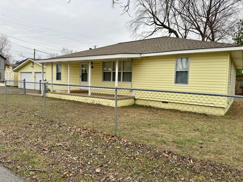 388 N D St in Centerton, AR - Building Photo