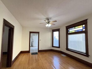 585 Case Ave, Unit 1 in St. Paul, MN - Foto de edificio - Building Photo