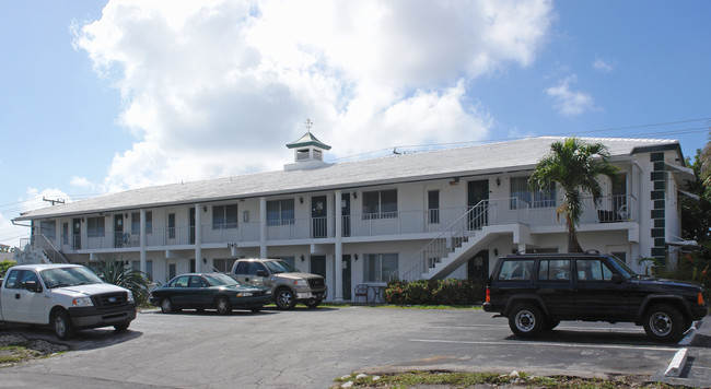 Mapleleaf Apartments in Fort Lauderdale, FL - Building Photo - Building Photo