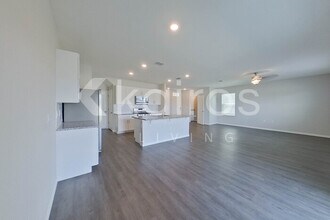 32133 Katelin Cir in Leesburg, FL - Foto de edificio - Building Photo