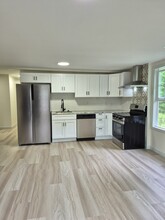 16 Elmwood St, Unit #4 in South Grafton, MA - Building Photo - Building Photo