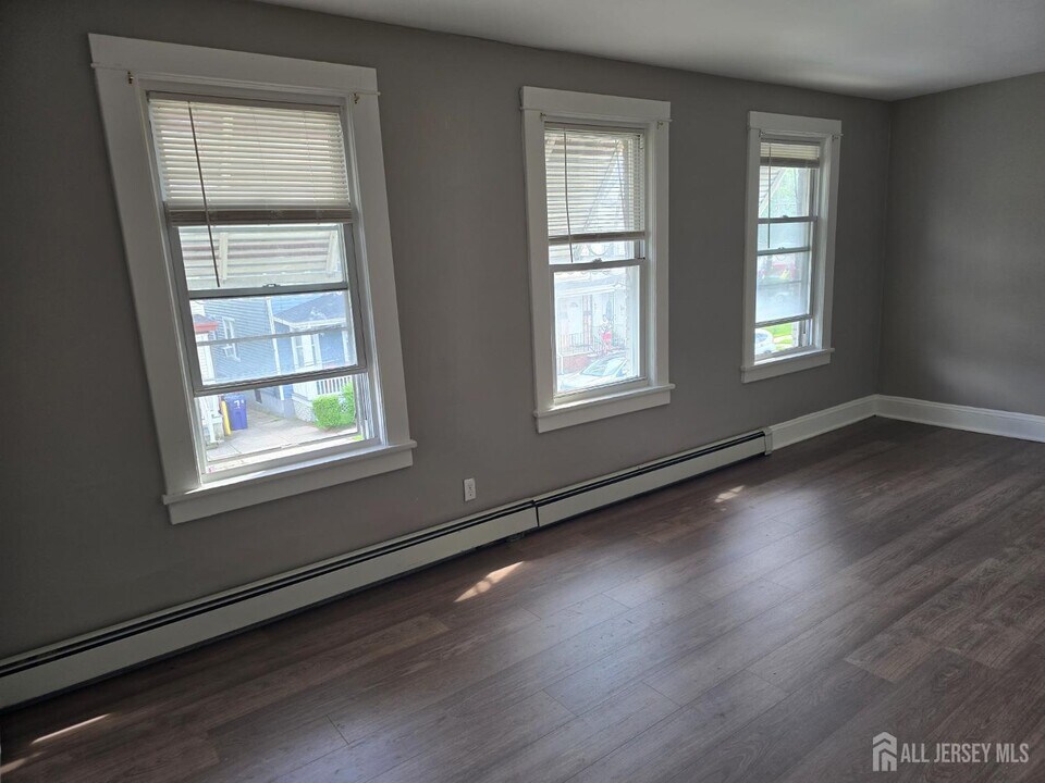 450 Hall Ave in Perth Amboy, NJ - Building Photo
