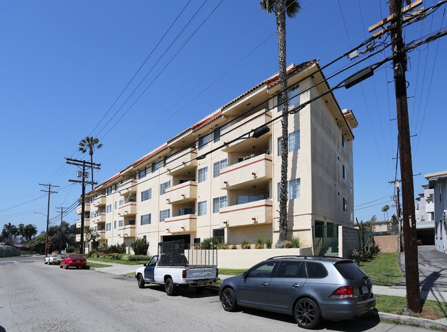 Lido Apartments - 4280 Lindblade Dr in Los Angeles, CA - Foto de edificio - Building Photo