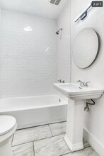 2406 Maryland Ave, Unit Left in Dallas, TX - Foto de edificio - Building Photo