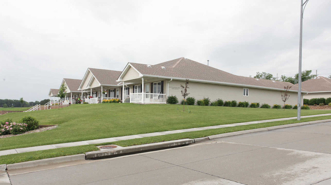 SKY MASTERS RETIREMENT VILLAS in Papillion, NE - Foto de edificio