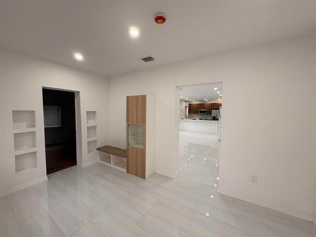 1721 SW 12th St in Miami, FL - Building Photo - Building Photo