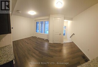 12 Timber Falls Dr in Brampton, ON - Building Photo - Building Photo