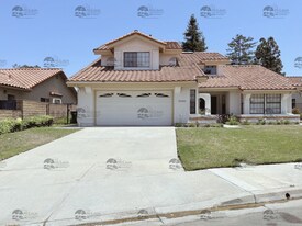 1125 Columbus Way in Vista, CA - Building Photo