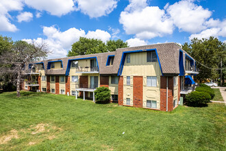 Meadowlark Apartments in Topeka, KS - Foto de edificio - Building Photo