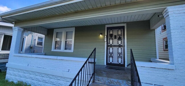 property at 463 S 41st St