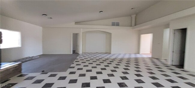 property at 2085 Saratoga St
