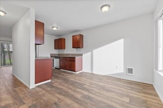 Cape Manor in Portland, OR - Building Photo - Building Photo