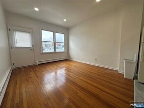 502 Washington Ave, Unit 1 in Belleville, NJ - Building Photo - Building Photo