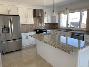 97 Gainsborg Ave E in Harrison, NY - Building Photo - Building Photo