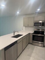 6733 Broadwater Ln in Greenacres, FL - Building Photo