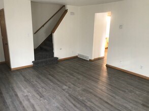 10441 W Donna Dr in Milwaukee, WI - Building Photo - Building Photo