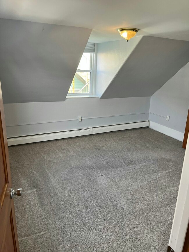 18 Roundy St in Beverly, MA - Building Photo - Building Photo